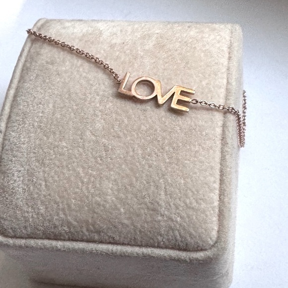 ✨Stunning Rare Maya Brenner Delicate Gold Tone LOVE Bracelet✨ - Picture 4 of 16